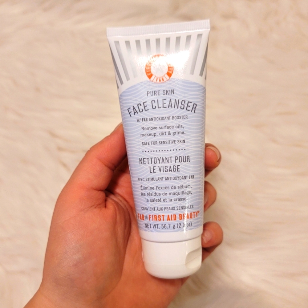 FIRST AID BEAUTY Face Cleanser